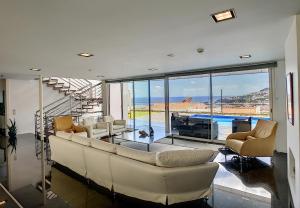 The White House - By LovelyStay