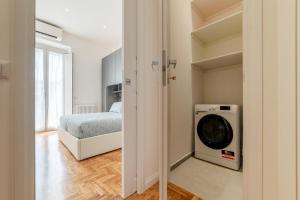 Rione Prati Elegant Apartment with Balcony