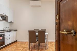 GuestHost - Rione Prati Elegant Apartment with Balcony