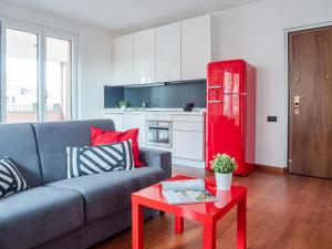 Bright one-bedroom apartment with terrace in Milan