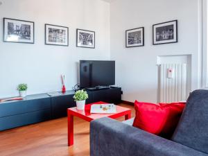 Bright one-bedroom apartment with terrace in Milan