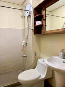 Penthouse Condo Studio Unit CENTRIO TOWER w Stove