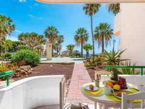 1012 Los Cristianos front row sea, pool free WiFi - 2hvězdičkové hotely ve městě Arona