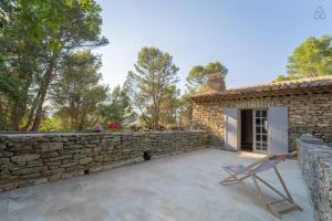 Maisons de vacances Stunning panoramic views and heated pool in Roussillon : photos des chambres