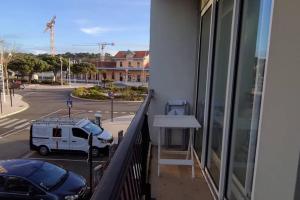 T2 full centre at 7 min from the beach