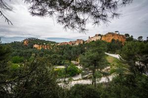 Maisons de vacances Stunning panoramic views and heated pool in Roussillon : Maison de Vacances