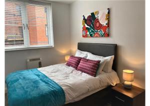 Two-Bedroom Apartment room in Zen Living Birmingham City Centre Apartment with Kitchen and Secure Parking Perfect for 2-4 Contractors or Family Accepting Long Term Bookings Low Rates