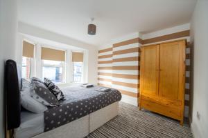 Hepburn House 4 Bedroom Property - Stayseekers