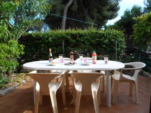 Maison au calme de la pinède, piscine, plage et farniente