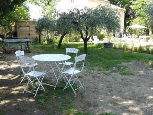 B&B / Chambres d'hotes Mas des Rabasses : photos des chambres