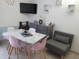 Appartements apt cosy, 4 pers, plein centre ville, parking offert : photos des chambres