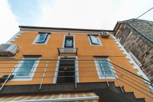 Apartments Lara with more affordable parking