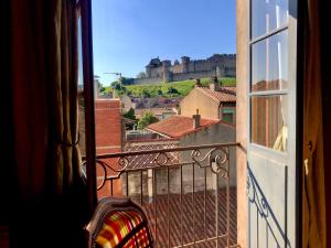 B&B / Chambres d'hotes Demeure Saint Louis Historic manor, City 700m, parking,A C,Clim,WIFI, heated pool, city view : photos des chambres