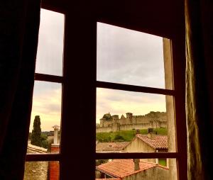 Double Room with Medieval city view room in Demeure Saint Louis vue cité Wifi haut débit Parking privé