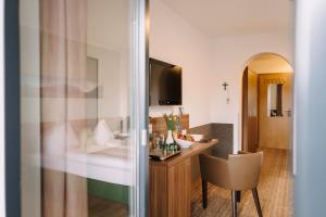 Double Room with Balcony room in Hotel Aichingerwirt