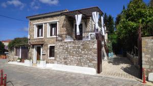 Naupactus unique harbor apartment in a stone house!