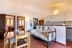 Veranda borgo Isola Rossa img3