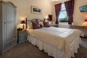 Small Double Room with Separate Private Bathroom room in Beechwood