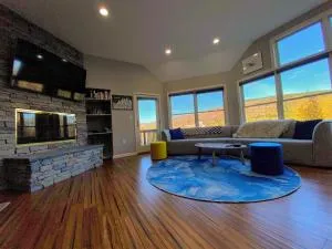 E7 Sunny Bretton Woods private home next to the slopes of Bretton Woods Hot Tub, Wifi - Twin Mountain