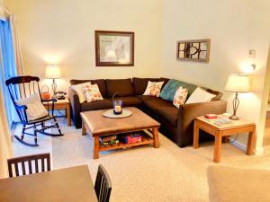 R1 Renovated Bretton Woods Slopeside townhome in the heart of the White Mountains