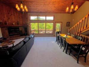 Four-Bedroom Villa room in W1 Cozy and comfortable Bretton Woods condo with ski slope views fireplace!