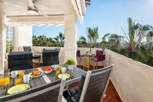 Puerto Marina, Frontline apartment in Benalmadena, Malaga - La Carihuela