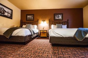 Standard Room with Two Queen Beds room in Elk Country Inn