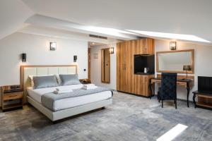 Double Room - Attic room in Sky Hotel Krakow