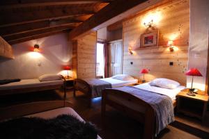 Chalets Chalet de 5 chambres avec terrasse amenagee et wifi a Champagny en Vanoise : photos des chambres