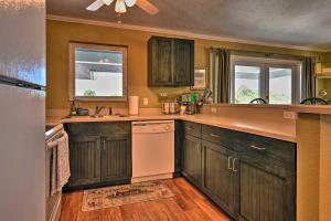 Bright Coastal Condo Walk to Lido Key Beach!