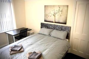 The Manchester Pad - 3BR Entire house with parking