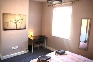 The Manchester Pad - 3BR Entire house with parking