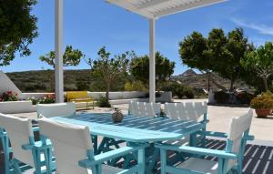 Majestic Blue - House with garden! Milos Greece