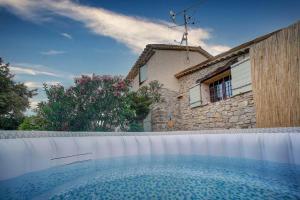 Maisons de vacances Maison de campagne calme jacuzzi : photos des chambres