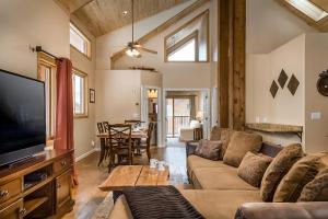 Four Bedroom House room in Spring Creek Drive - 6