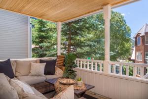 Three Bedroom Apartment room in Ajax Peak Unit C