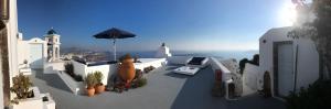 Junior Cave House Suite with Caldera View room in Altana Heritage Suites