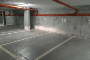 Kawalerka z miejscem parkingowym w hali garażowej