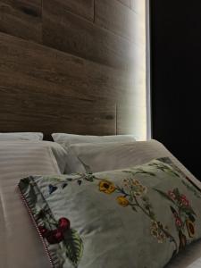 MOS Luxury City Suites - The R suite