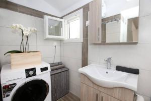 Giannis sea-view apartment