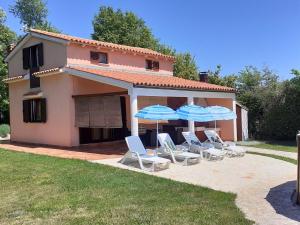 Tranquil Holiday Home in Pula with Swimming Pool