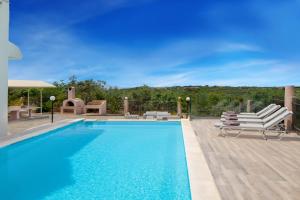 Villa Elihrisos-Quiet & Spacious Villa Large Private Heated Pool & Hot Tub