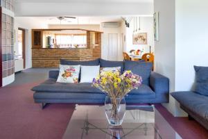 Villa Elihrisos-Quiet & Spacious Villa Large Private Heated Pool & Hot Tub