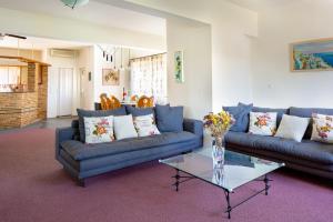 Villa Elihrisos-Quiet & Spacious Villa Large Private Heated Pool & Hot Tub