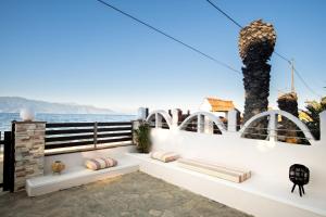 Akoli Blue - seafront Beach Cottage House Achaia Greece