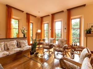 Villa Cipressi by Victoria Palace