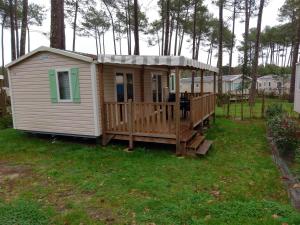 Bungalow de 2 chambres avec piscine partagee jardin amenage et wifi a Saint Julien en Born a 5 km de la plage