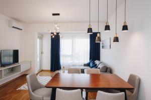 Status-M Apartments 205