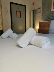 SHWAY - The Light Blue Parrot