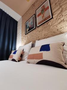 SHWAY - The Pink Pigeon